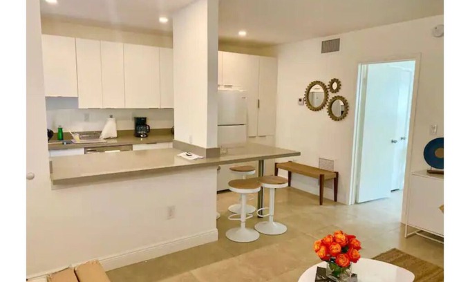 Key Biscayne Condominio | Totally Updated unit 5 min from the beach😍 You’ll love it !!