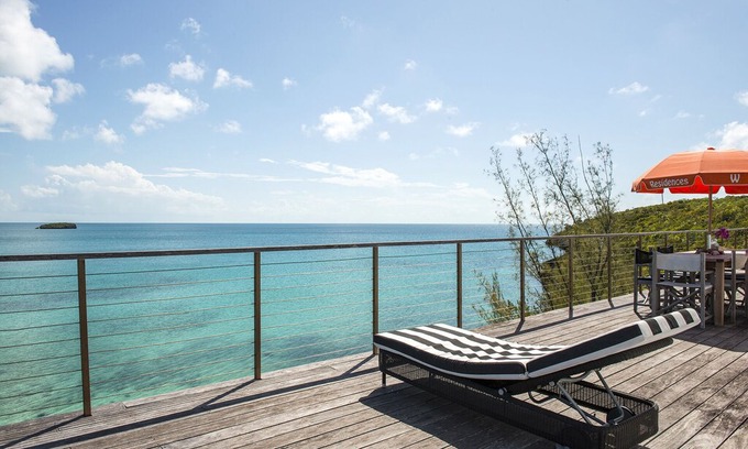 Savannah Sound Casa | Touch of Class 1BR, A Beachfront Home on the Warm Calm Caribbean