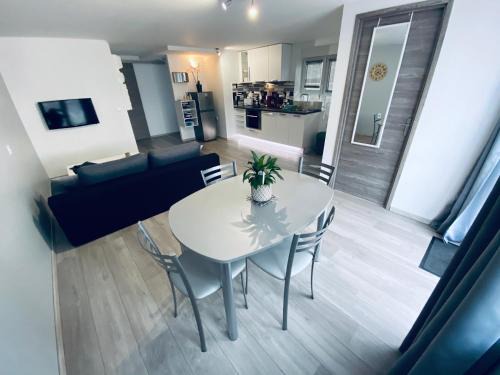 Toul Apartamento | TOUL Appartement Entier avec PARKING Privé au Calme Cosy à Étage avec Balcon