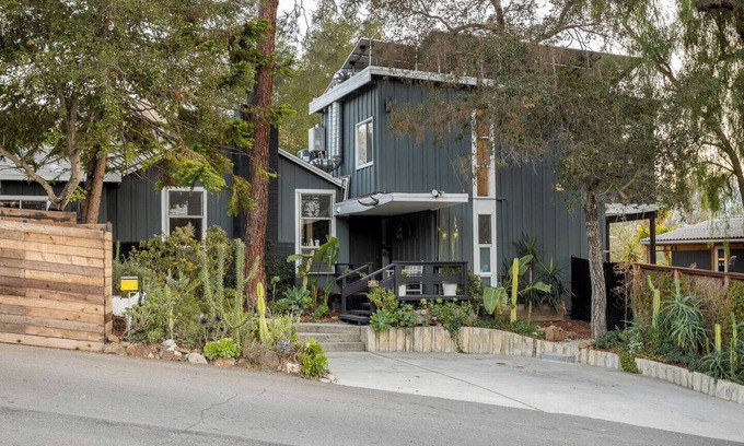 Topanga Cabina | Tour Topanga State Park from a Cozy Mountain Home