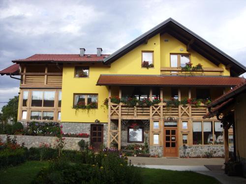 Semic Casa | Tourist Farm Ob izviru Krupe