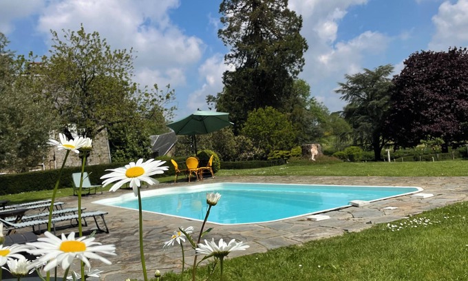 Saint-Martin-de-Cenilly Cabaña | Tower Cottage en gran finca privada
