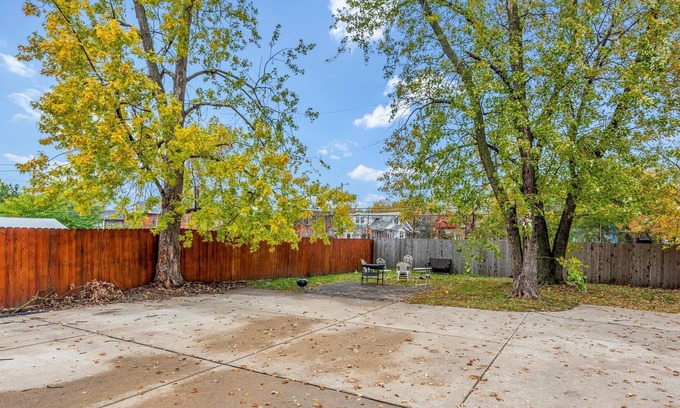 Southwest Garden Casa | Tower Grove Getaway - bldg