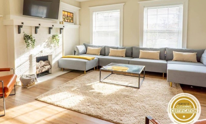 Shaw Casa | Tower Grove Park | 4BR Home + Garage / ABODEbucks