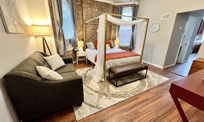Tower Grove East Apartamento | Tower Grove Studio 4 Miles Downtown with Fenced Yard Washer/Dryer Pet Friendly