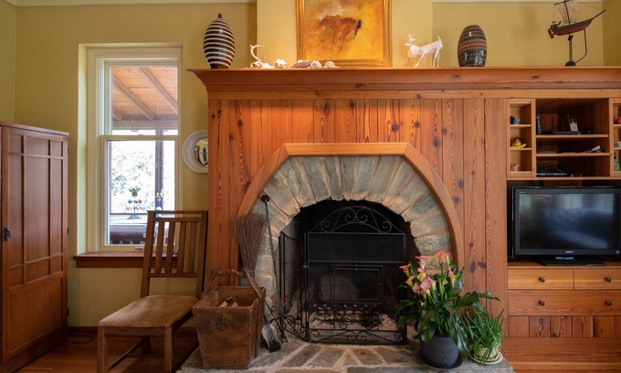 Laurel Park Casa | Town and country. Craft and comfort. Hand-crafted artisan home. Walkable.