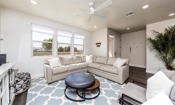 Washington Casa | Town Center 2387 Red Canyon Family Home