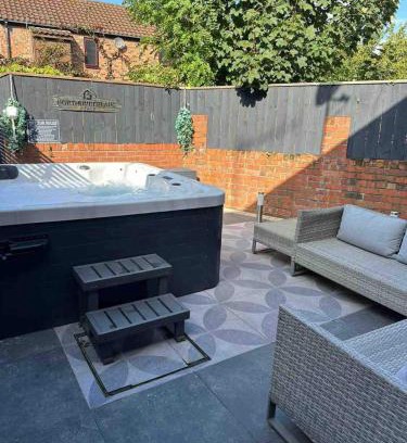 Morpeth Casa | Town center cottage with Hot tub