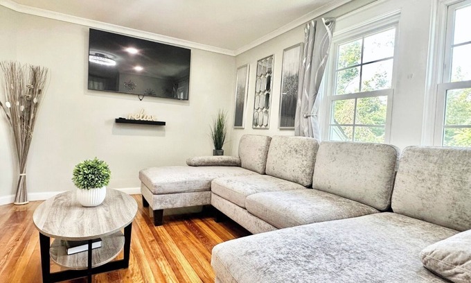 Newton Apartamento | Town & Country Andover 2nd Floor Area Apartment