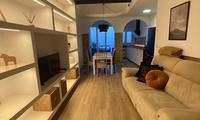 L'Hospitalet de Llobregat Casa | Casa adoasada a 20 minutos del centro de Barcelona