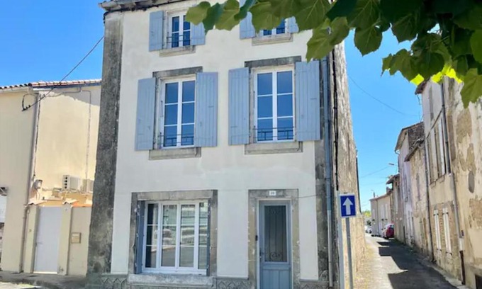 Aulnay Casa | Town house Aulnay, walk to bars/restaurants