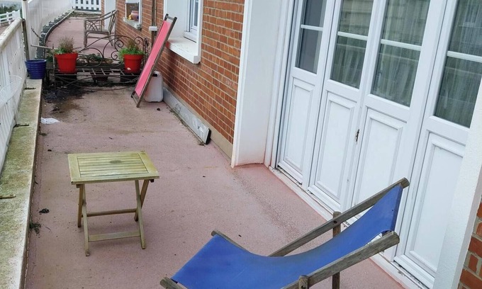 Saint-Valery-en-Caux Casa | Town house, harbour view with large terrace, heart of town