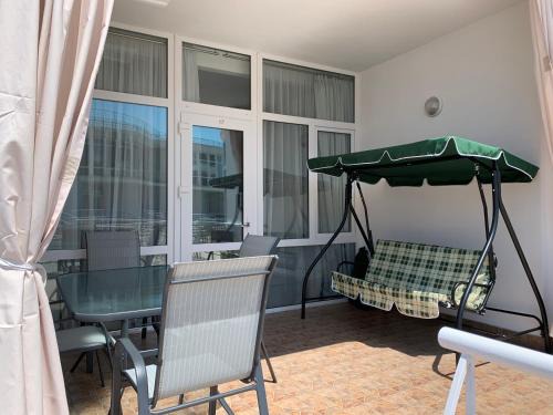 Karolino-Bugaz Apartamento | Town-house Golden Bugaz