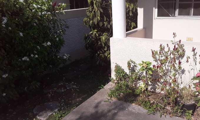 Beverly Hills Casa | Casa de pueblo en Mona, Kingston