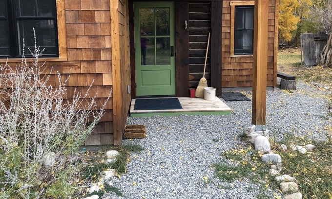 Buena Vista Cabina | Town Hut - Cozy haven on BV's mountain side, EV charging