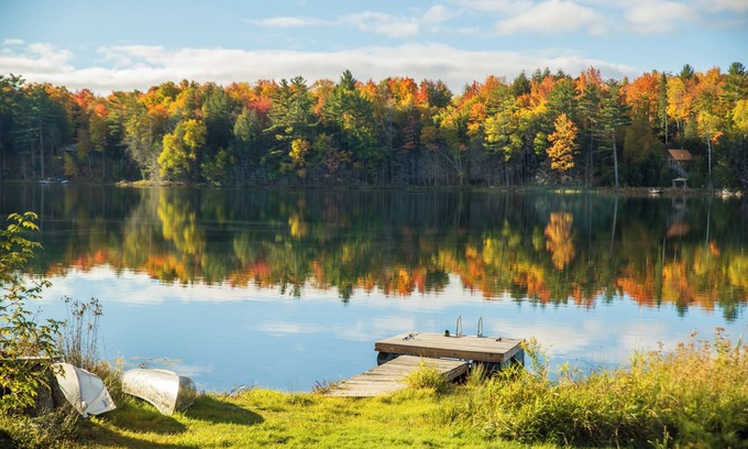 Wetmore Casa | Town Lake Hideaway: Golden Leaves & Crisp Air – Experience Fall at Town Lake!