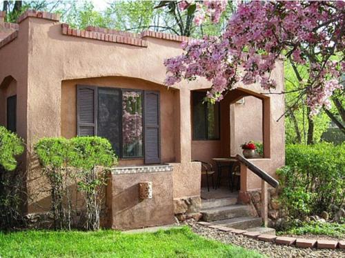 Manitou Springs Cabina | Town-N-Country Cottages