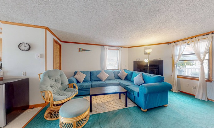Fenwick Island Condominio | Town of Fenwick Island condo with dazzling sunrise views