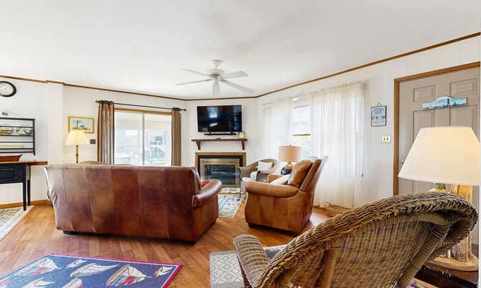 South Bethany Harbor Casa | Town of South Bethany Bay Front house w/boat dock, deck, grill
