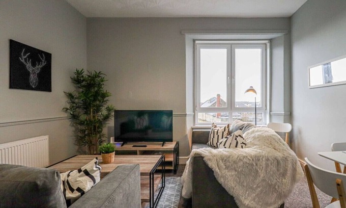 Dumbarton Apartamento | Bright, modern, 2 Bedroom Apartment in Dumbarton near Loch Lomond.