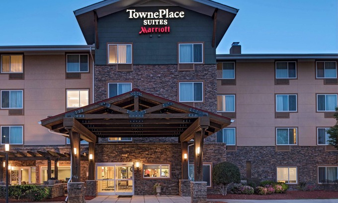 Terry Sanford Hotel | TownePlace Suites Fayetteville Cross Creek