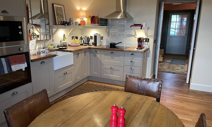 Peebles Cabaña | Townhead Farmhouse - sleeps 4 guests in 2 bedrooms