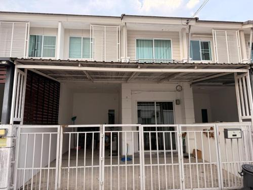 Pruksa Ville Lanna Casa | Townhome 3BR 2baths near Airport and Old town