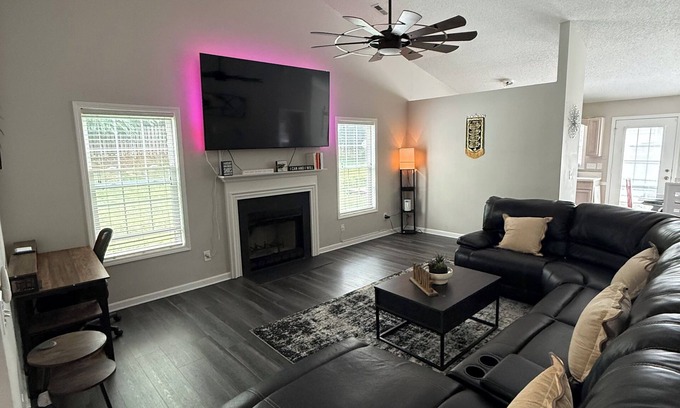 Greensboro Casa | Townhome Close To Everything