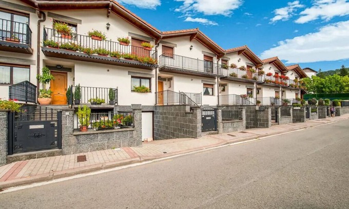 Leitza Casa | Magnífica casa con jardín, BBQ e hidromasaje