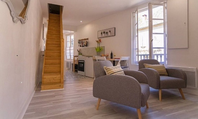 Segur-le-Chateau Casa | Townhome
