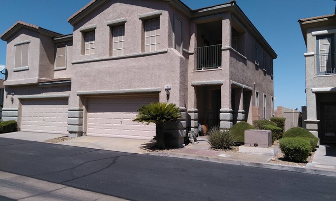 McCullough Hills Casa | Townhome in gated community for 1 or 2 people close to Las Vegas