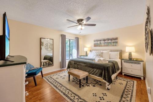 BallenIsles Casa | Townhome in PBG, king bed, pergola, BBQ & fire pit