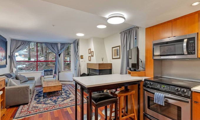 Whistler Creekside Condominio | Townhome+parking walk 6 Minutes to Gondola & Shops