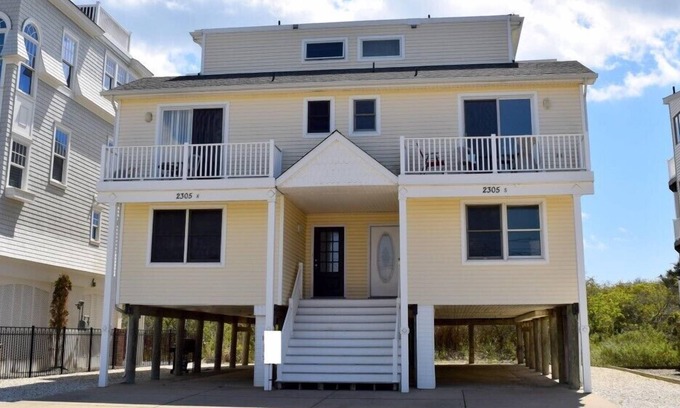 Sea Isle City Casa | Cubierta y hermosas vistas a la bahía. 3er piso principal con terraza con vista al mar y a la bahía. Comcast Digital Cable y acceso a Internet.