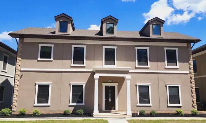 Downtown Niagara Falls Casa | Townhomes at the Falls - 312 D Upper - Buffalo Ave