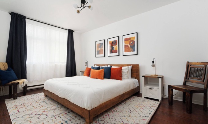 Ville-Marie Apartamento | Unique Old Montreal Parking & Yard Patio 10 Guests