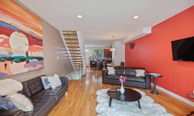 West Poplar Cama Y Desayuno | Townhouse - 5 mins Center City -Convention Center