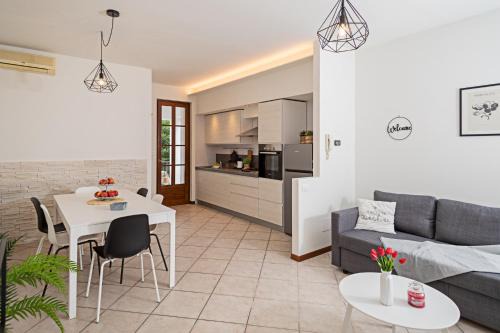 Calmasino Casa | TOWNHOUSE 71 - Regarda Travel