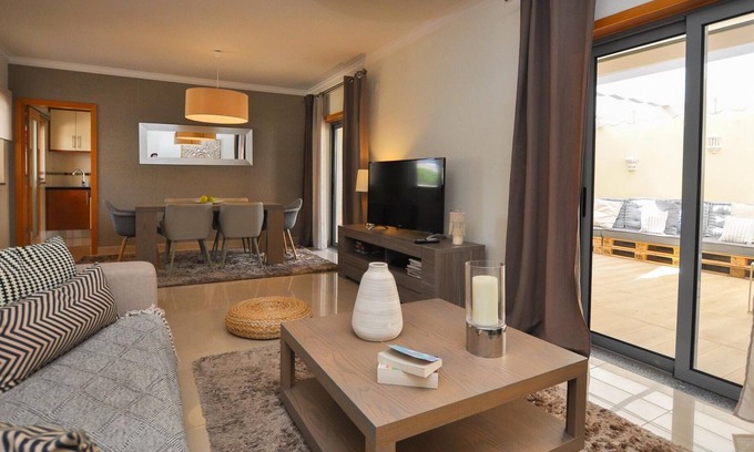 Vale Navio Villa | Townhouse Branqueira OCV - 10min Beach