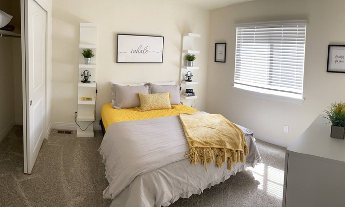 Colorado Springs Casa | Townhouse, close I25, Air Force Academy, walk to restaurants, movies, bowling