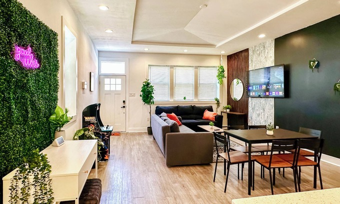 Point Breeze Casa | Townhouse Duplex w Arcade & Patio