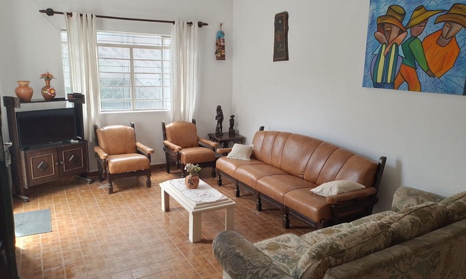 Centro Casa | Casa de pueblo ideal para la familia, excelente ubicación !!!