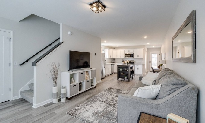 Lambertville Casa | Townhouse in Downtown Lambertville. Close to Restaurants and Downtown Toledo