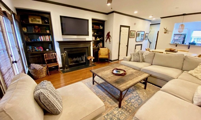 Greenville Downtown Cabaña | Townhouse in the West End steps from everything! Main St, Falls Park, Baseball