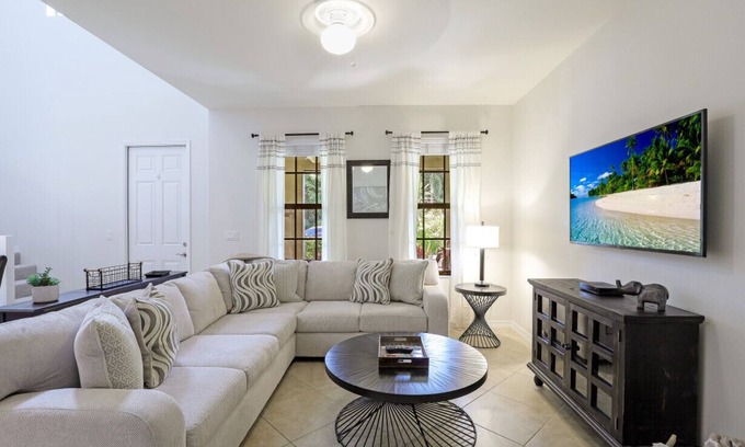 Naples Casa | Townhouse -- Newly Renovated in 2022!