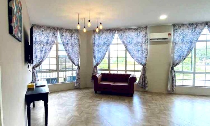 Taman Melaka Raya Hotel | Townhouse OAK Dz Premier Suite