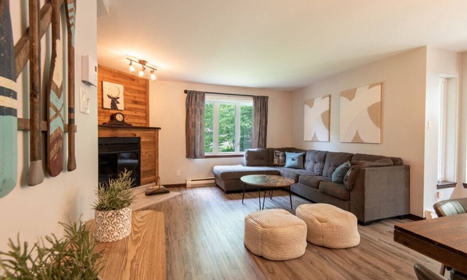 Mont-Tremblant Casa | Townhouse on the Golf w/ Pool Access -Aiglon 1717