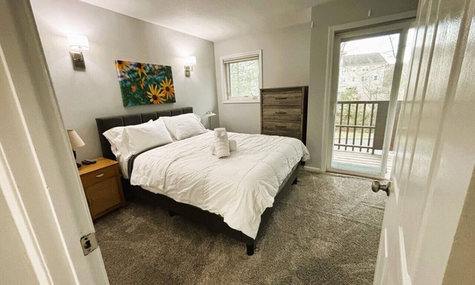 Essex Junction Condominio | Townhouse Walking Distance To Expo Center!