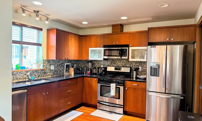 Seaview Casa | Townhouse West Seattle Abode!