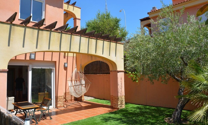 Miami Platja Casa | Casa adosada con jardín privado y piscina comunitaria en el Casalot, Miami Playa